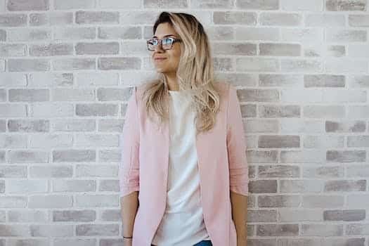 Comment choisir le blazer parfait pour mettre en valeur votre style féminin ?