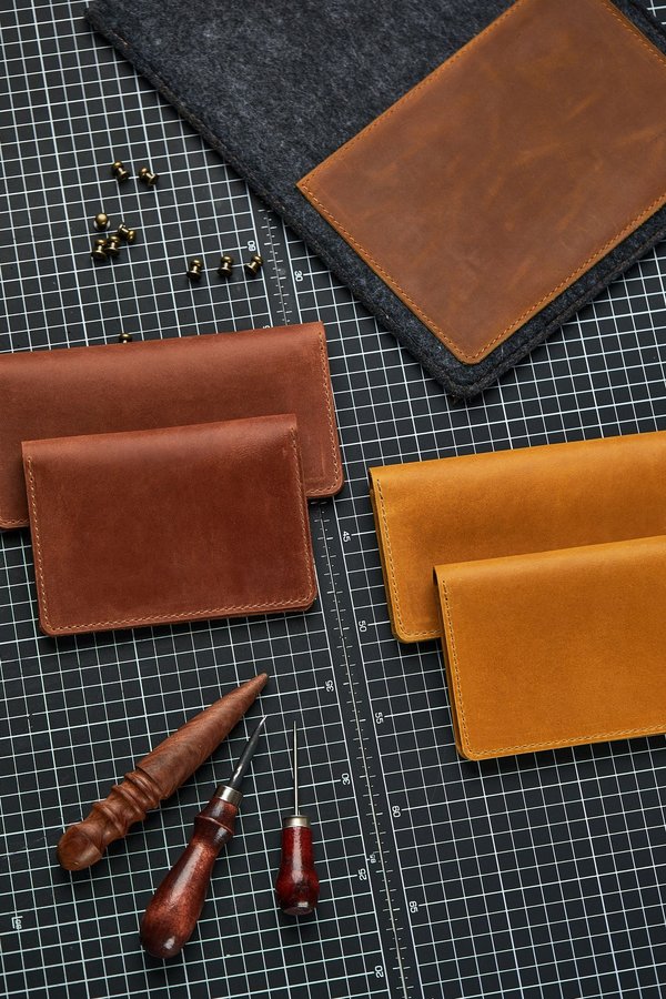 Quelles sont les pièces de maroquinerie indispensables ?