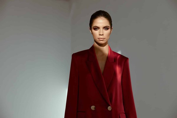 Quelles sont les meilleures façons de porter des chaussons élégants en intérieur pour un style chic à la maison ?