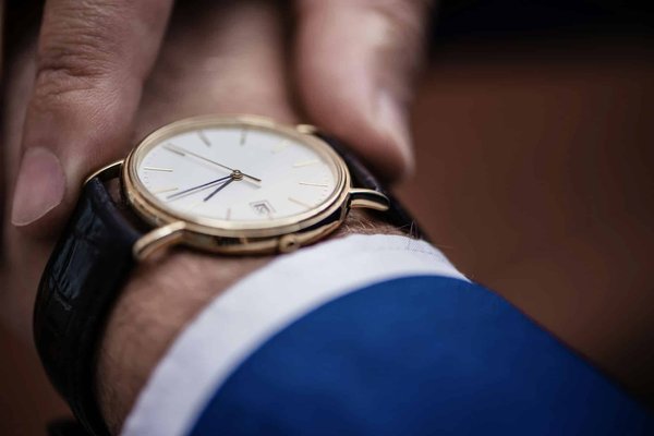 Comment estimer la valeur d'une montre de luxe avant de la revendre ?